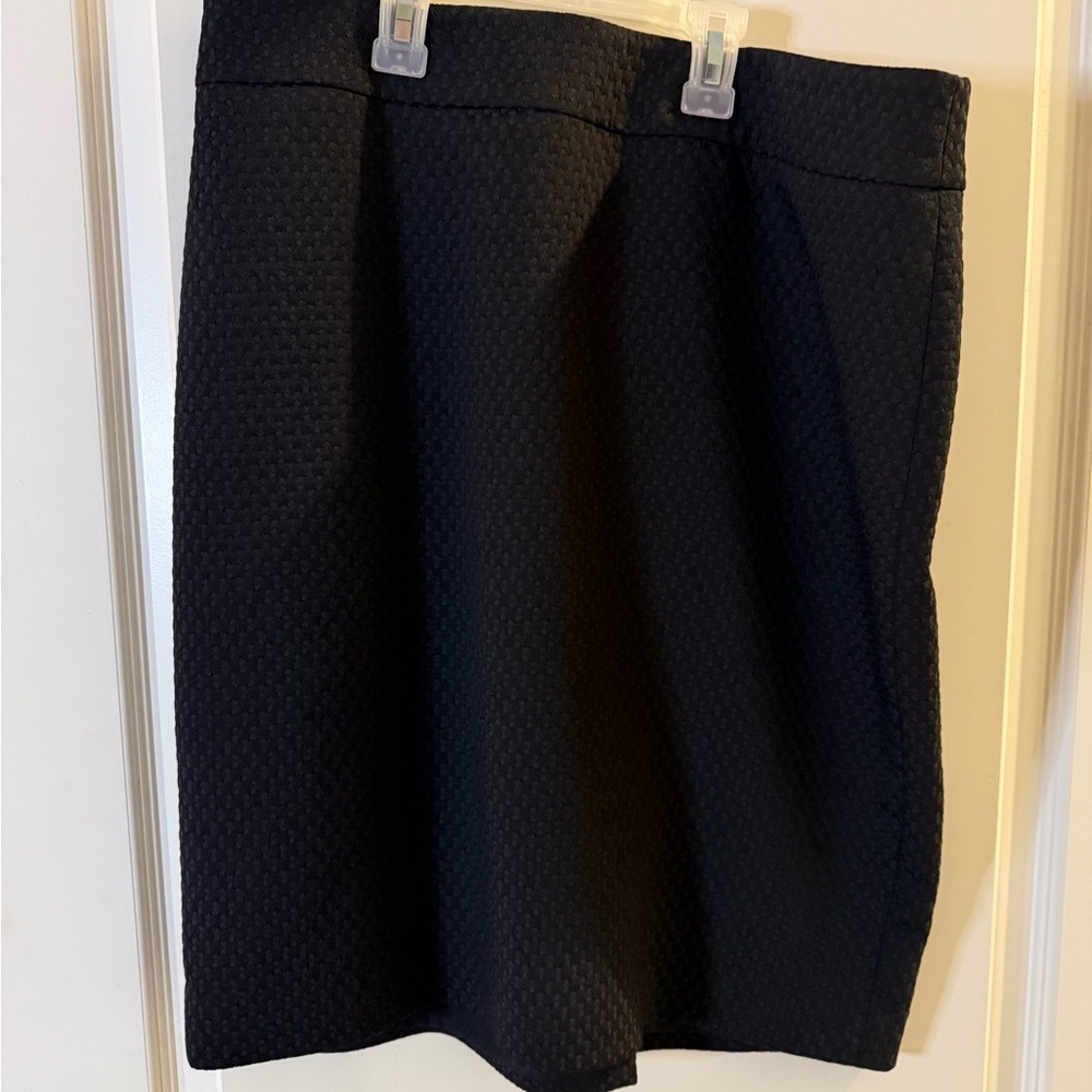 Ann Taylor Factory Black Textured Skirt, Like New, Size 12